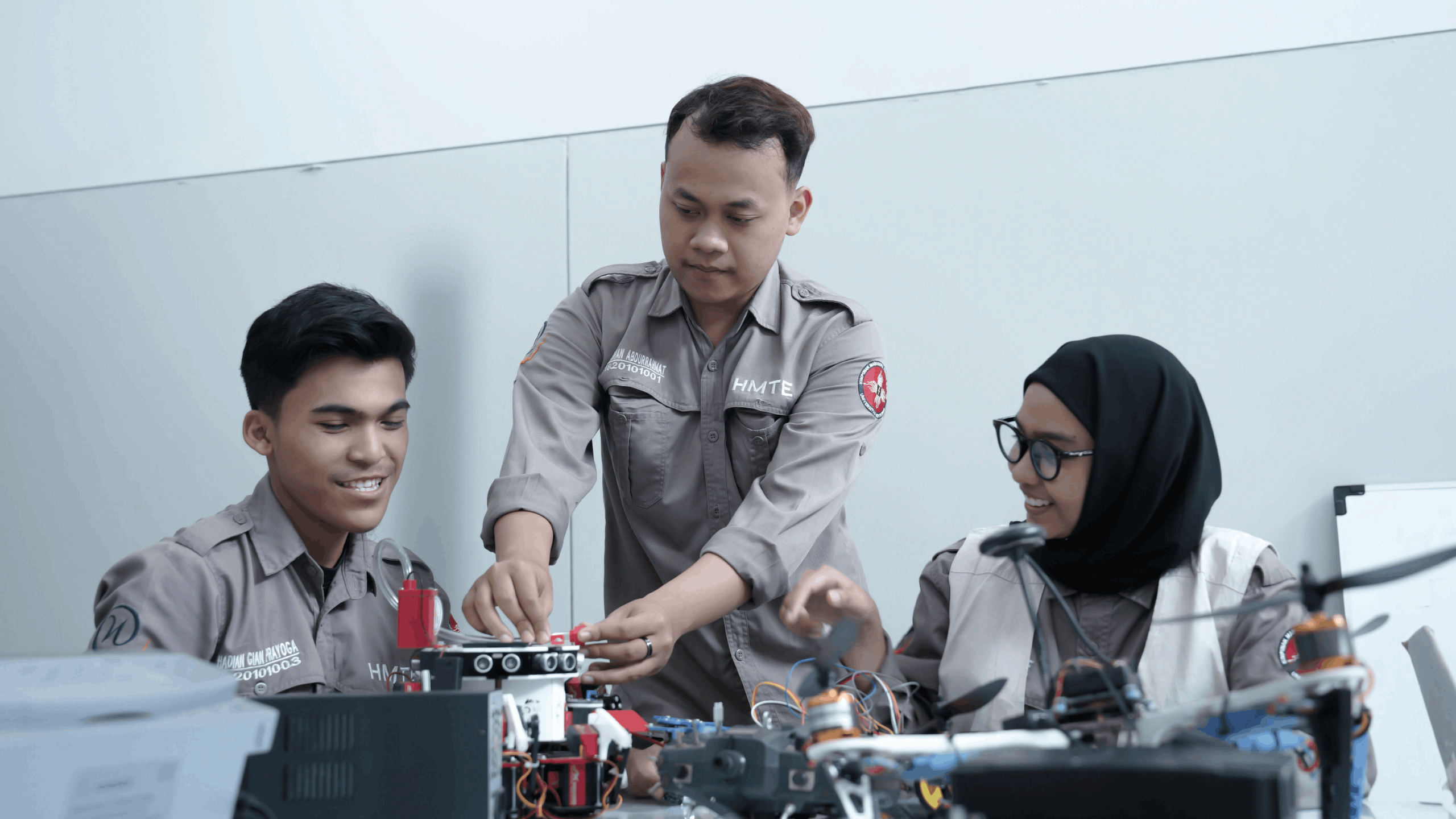 Mahasiswa Program Studi Teknik Elektro S1 Universitas Widyatama
