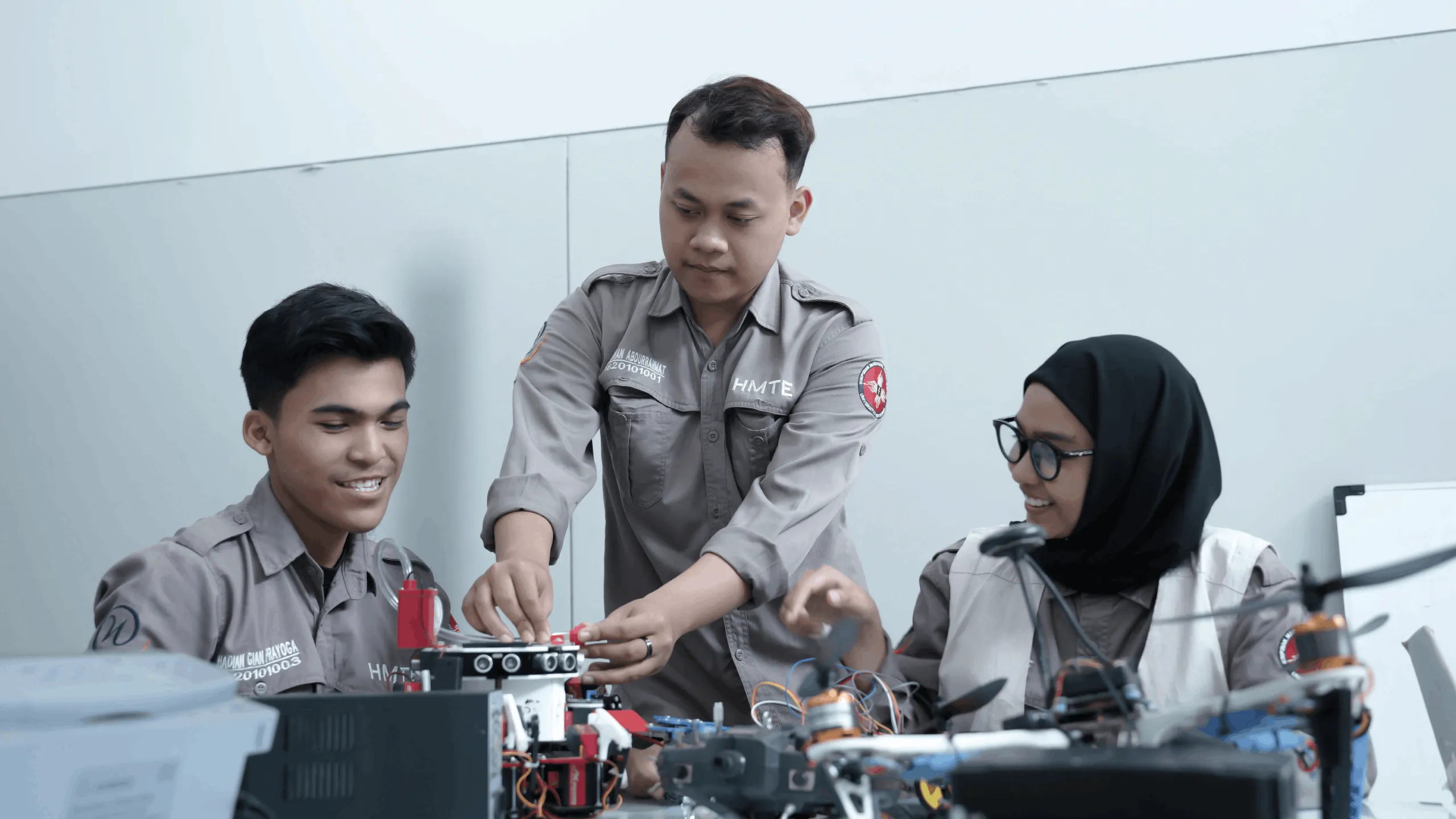 Mahasiswa Program Studi Teknik Elektro S1 Universitas Widyatama